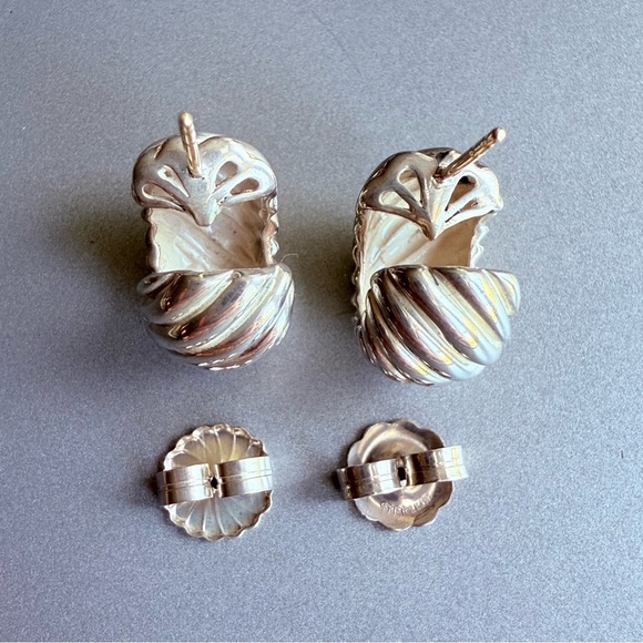 David Yurman Classic Cable Sculpted Shrimp Huggie Hoop Earrings, Sterlin… - Picture 7 of 10